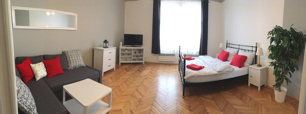 Crown Apartment